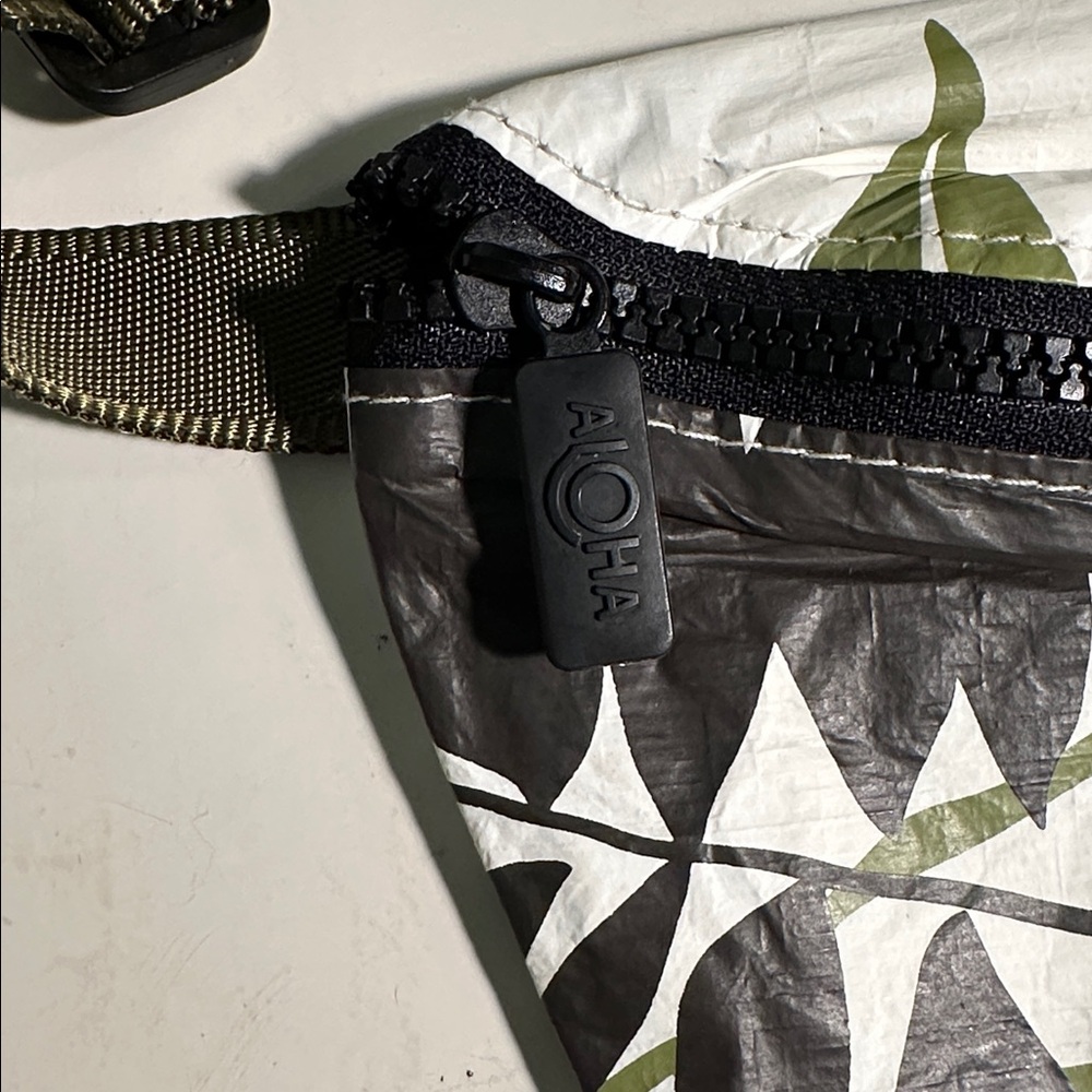 ALOHA Collection Painted Birds Hip Pack - Picture 3 of 5